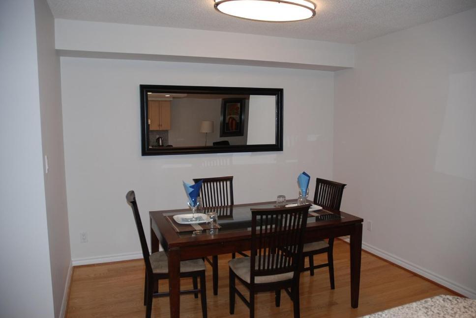 Toronto Luxury Accommodations - Qwest Экстерьер фото