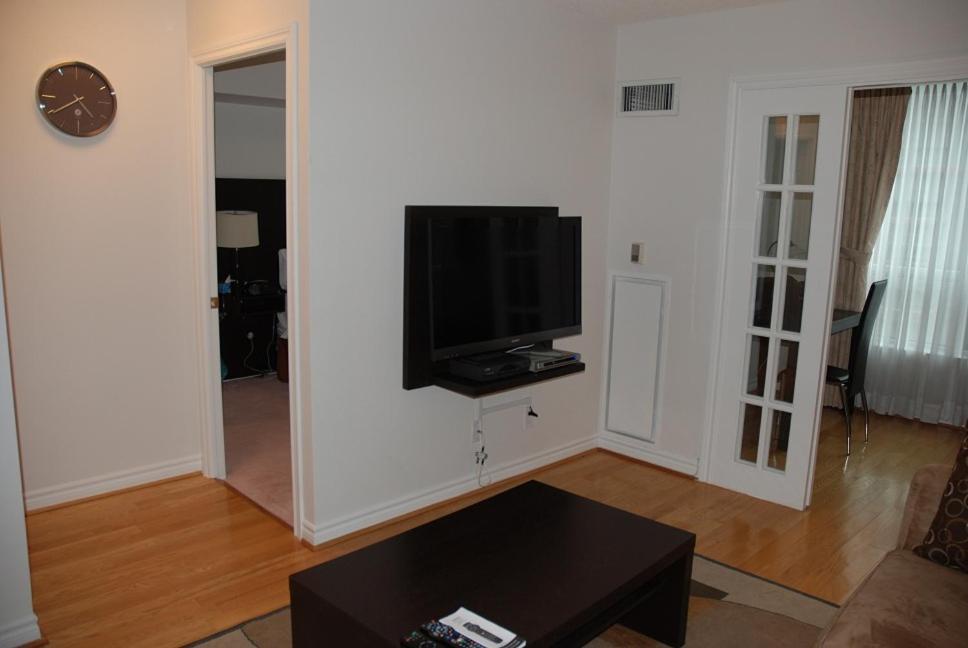 Toronto Luxury Accommodations - Qwest Экстерьер фото