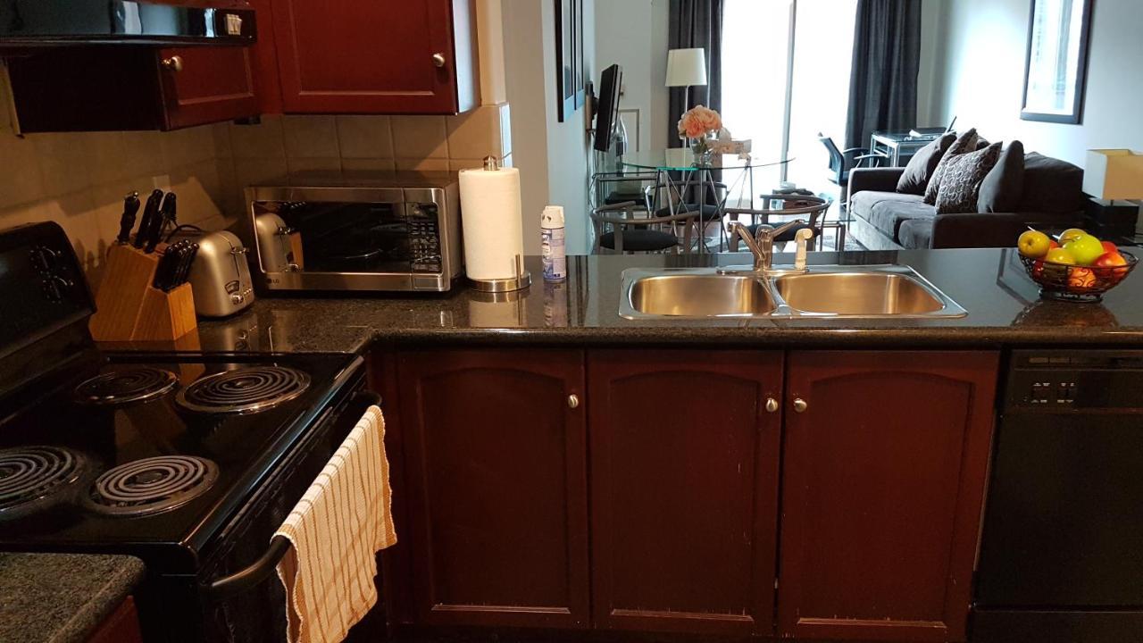Toronto Luxury Accommodations - Qwest Экстерьер фото