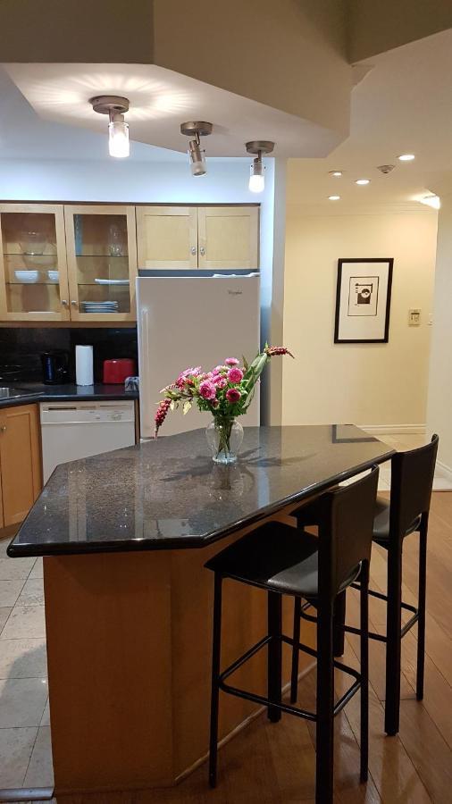Toronto Luxury Accommodations - Qwest Экстерьер фото