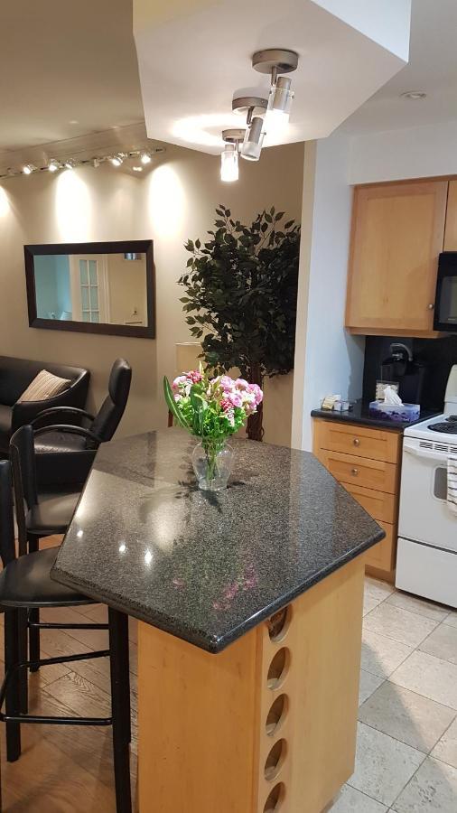 Toronto Luxury Accommodations - Qwest Экстерьер фото