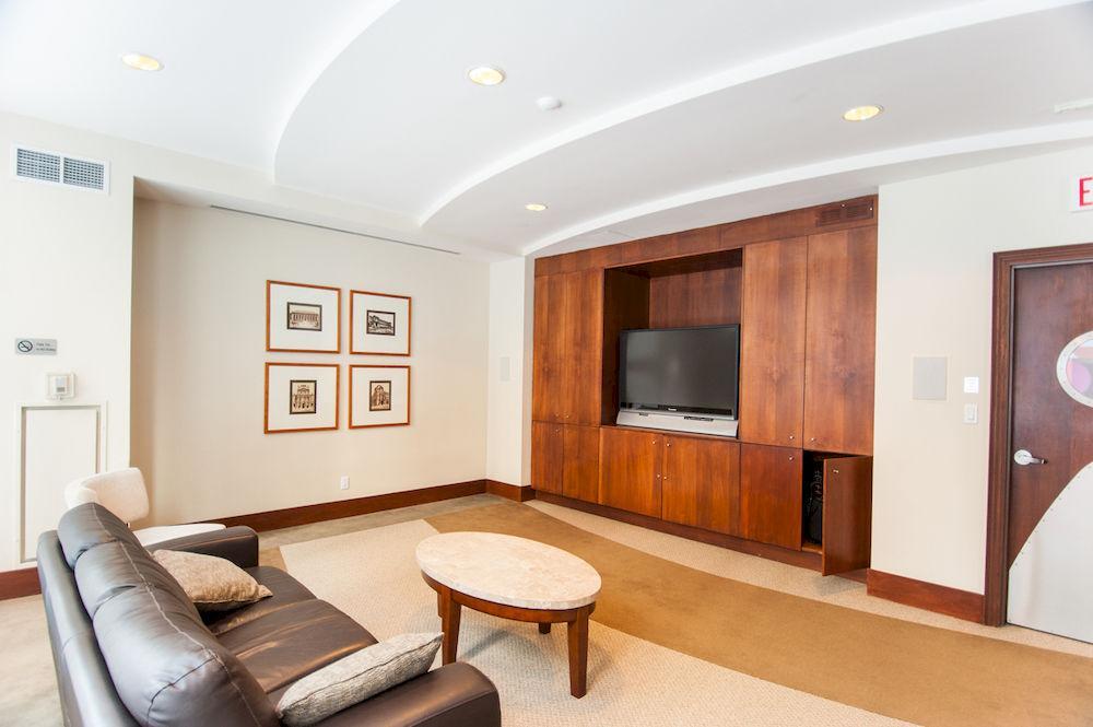 Toronto Luxury Accommodations - Qwest Экстерьер фото