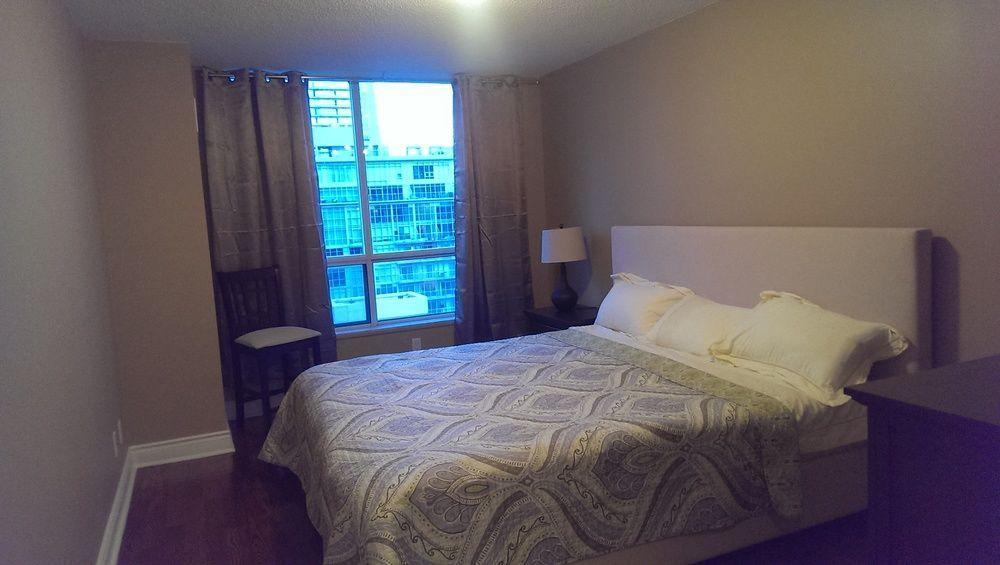 Toronto Luxury Accommodations - Qwest Экстерьер фото
