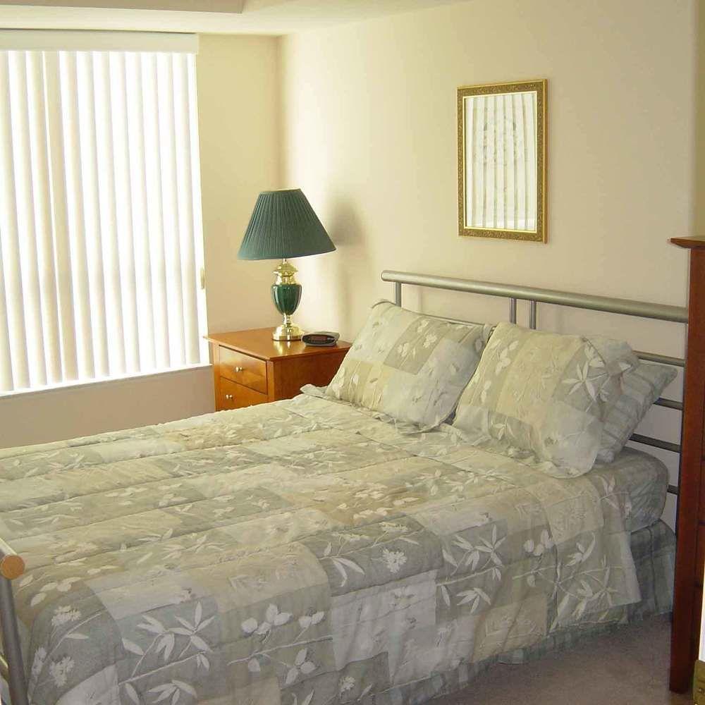 Toronto Luxury Accommodations - Qwest Экстерьер фото