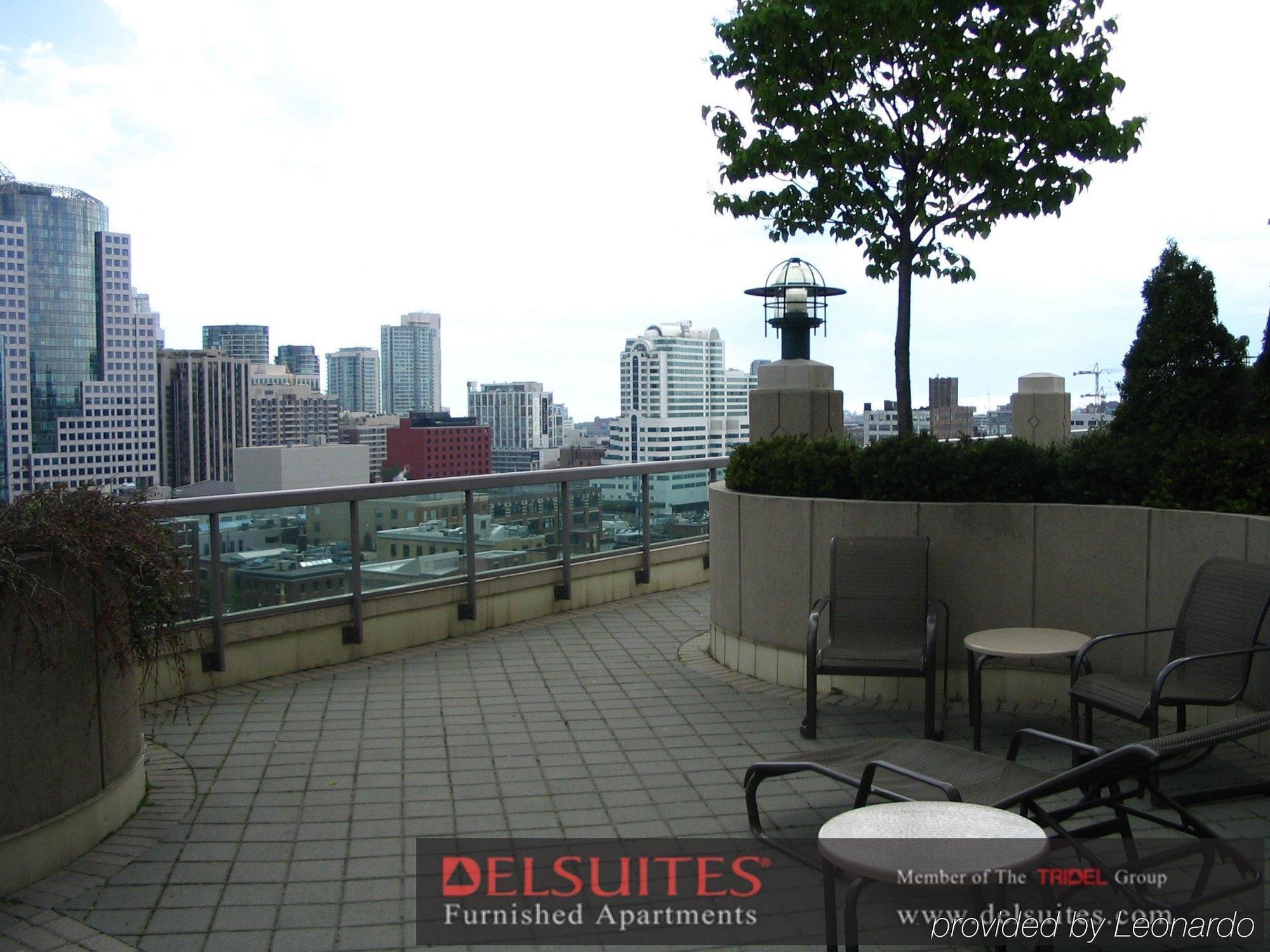 Toronto Luxury Accommodations - Qwest Экстерьер фото