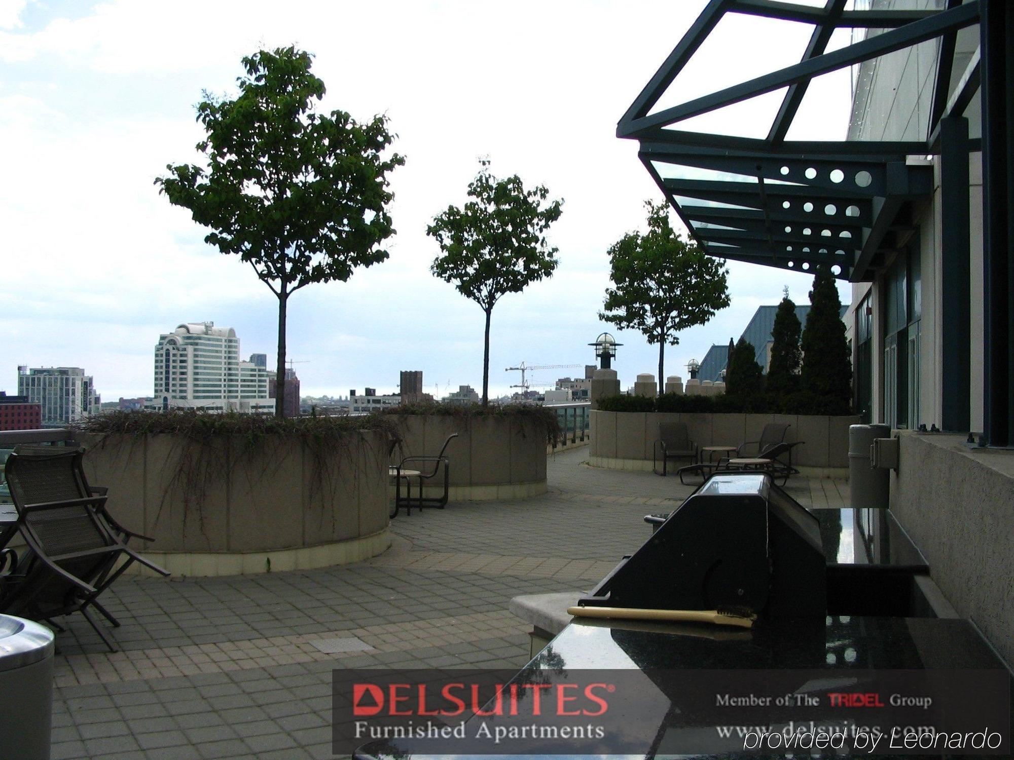 Toronto Luxury Accommodations - Qwest Экстерьер фото