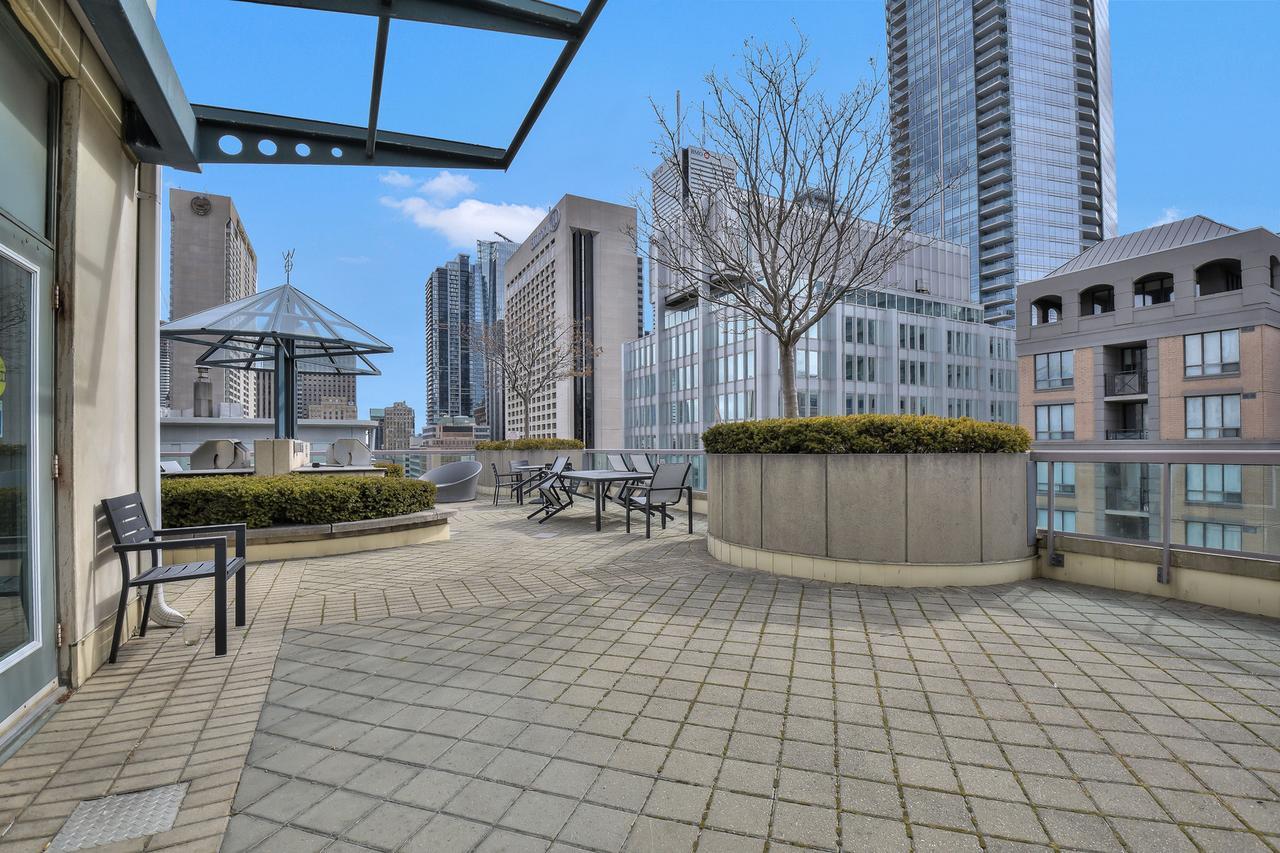 Toronto Luxury Accommodations - Qwest Экстерьер фото