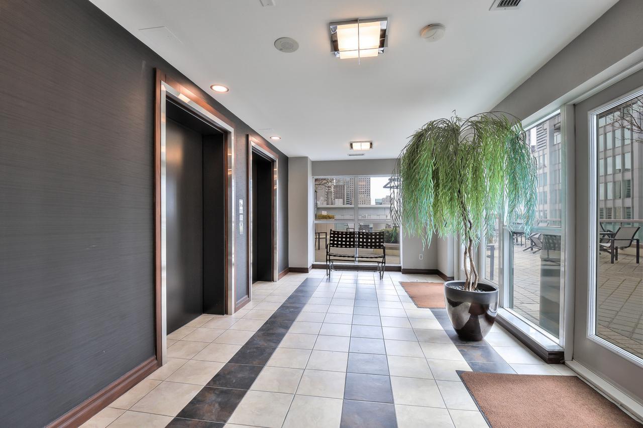 Toronto Luxury Accommodations - Qwest Экстерьер фото