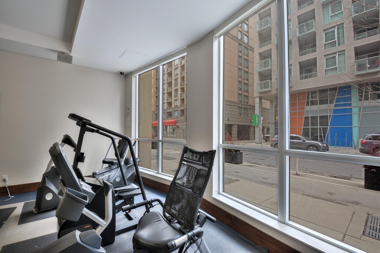 Toronto Luxury Accommodations - Qwest Экстерьер фото