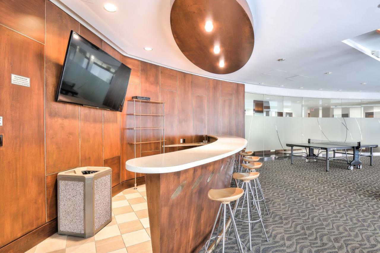 Toronto Luxury Accommodations - Qwest Экстерьер фото