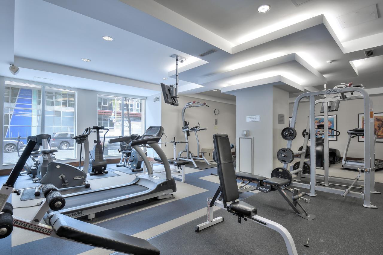 Toronto Luxury Accommodations - Qwest Экстерьер фото