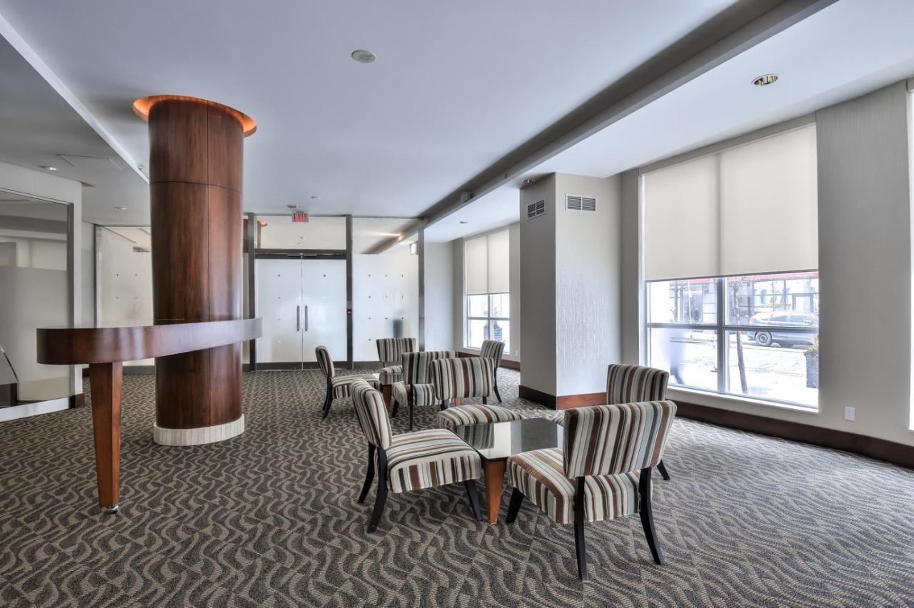 Toronto Luxury Accommodations - Qwest Экстерьер фото